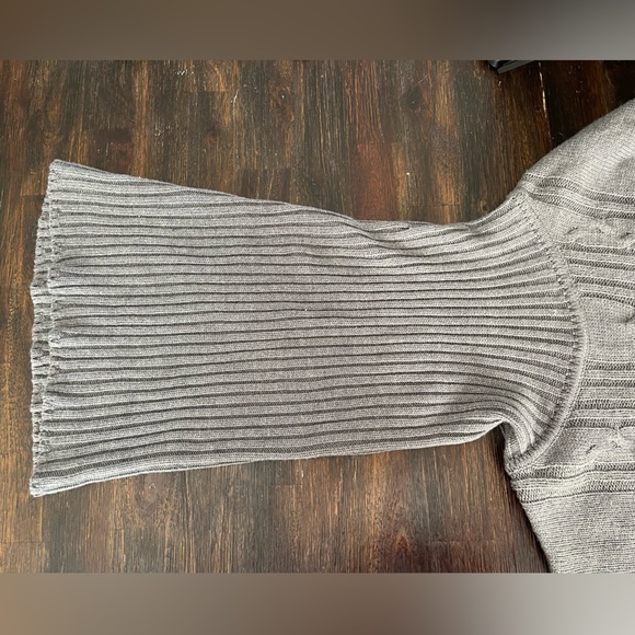 NY&Co. Poncho Sweater | L - Picture 5 of 6